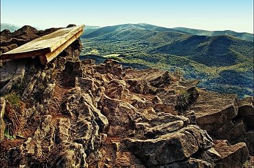 ławeczka z widokiem #Bieszczady #góry #krajobraz