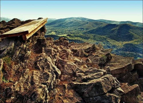 ławeczka z widokiem #Bieszczady #góry #krajobraz