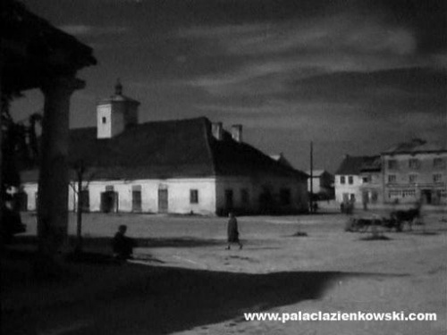 Choć nie pada nazwa "Staszów", można rozpoznać że o nie chodzi. Filmik nakręcono w 1956 roku. #film #miasteczko #staszów