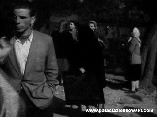 Choć nie pada nazwa "Staszów", można rozpoznać że o nie chodzi. Filmik nakręcono w 1956 roku. #film #miasteczko #staszów
