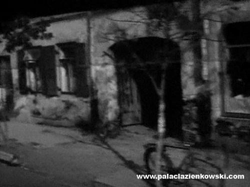 Choć nie pada nazwa "Staszów", można rozpoznać że o nie chodzi. Filmik nakręcono w 1956 roku. #film #miasteczko #staszów